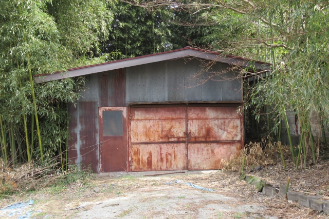 倉の解体が必要なケースとは？老朽化・用途変更のポイント