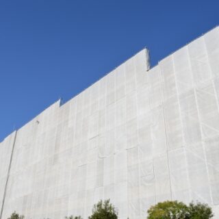 群馬県前橋市の解体工事に欠かせない養生シートの役割と選び方