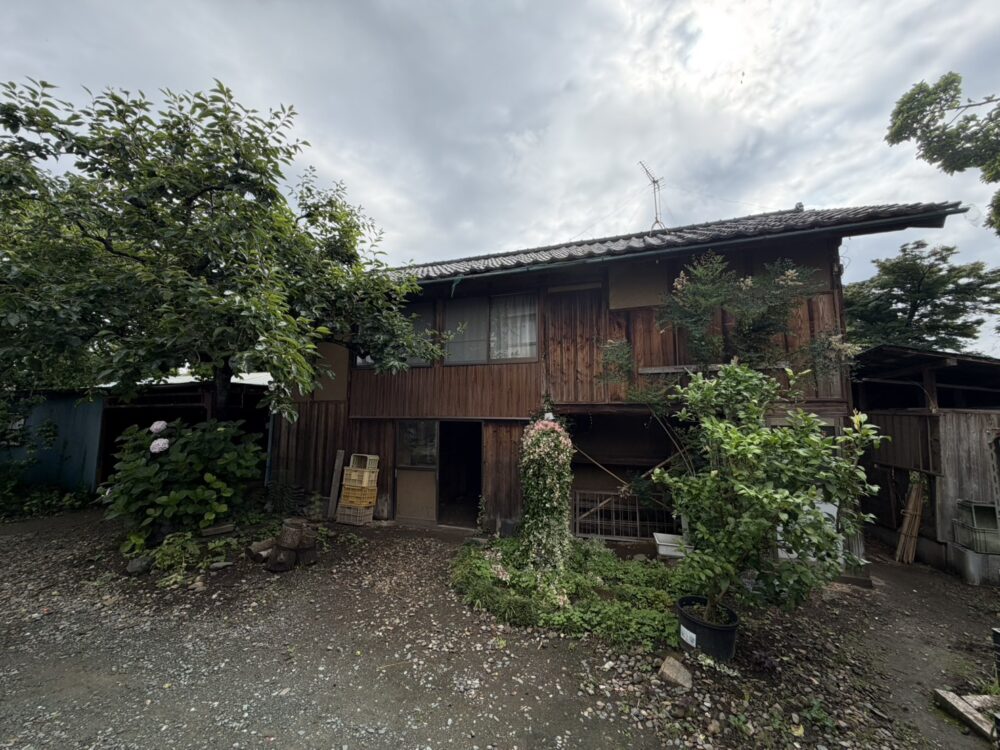 【群馬県高崎市】長年放置し続けてきた2階建て木造空き家・納屋・ブロック塀の解体工事